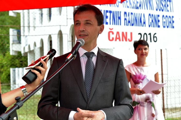 Saopštenje: Ministar Bošković prisustvovao svečanom otvaranju Sportsko-rekreativnih susreta prosvjetnih radnika