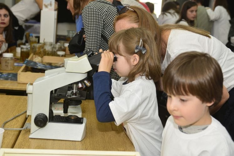 Učenici zavirili u čudesni svijet biologije i hemije