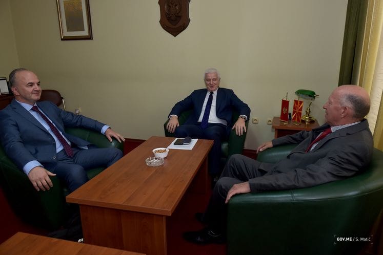 PM Marković meets in Skopje with representatives of Montenegrin diaspora and honorary consuls