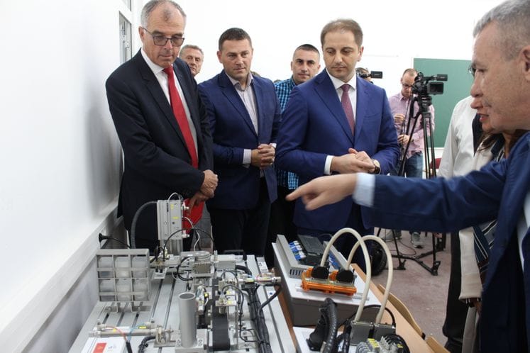 Isporučena oprema za srednje stručne škole od 345 000 eura, najavljeno utrostručavanje sredstava za program ljudskih resursa