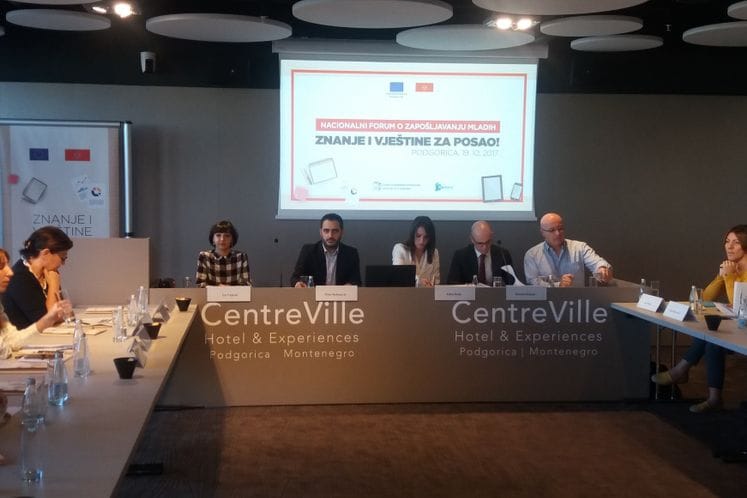 Izlaganje programske menadžerke u Direktoratu za finansiranje i ugovaranje EU sredstava, Ive Vujović na zatvaranju projekta "Znanje i vještine za posao!" u organizaciji CGO