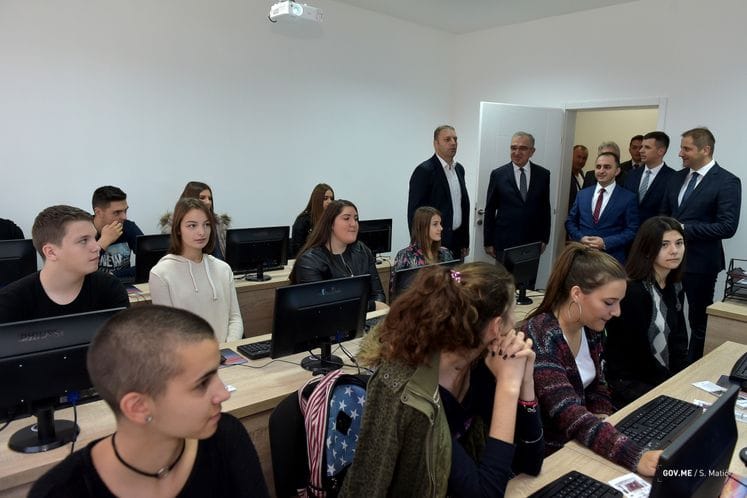 Za kabinete informatike 35.000 eura