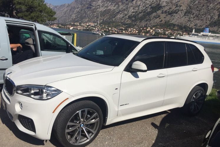 Akcija u borbi protiv OKG: U pretresima na 21 lokaciji u Kotoru, Tivtu i Herceg Novom oduzeta vozila, motocikli, oružje, municija, sredstva komunikacije, šifrovane poruke, novac i ugovori