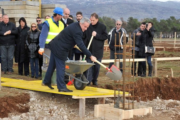 SAOPŠTENJE: Postavljen kamen temeljac za izgradnju Doma za stare u Podgorici