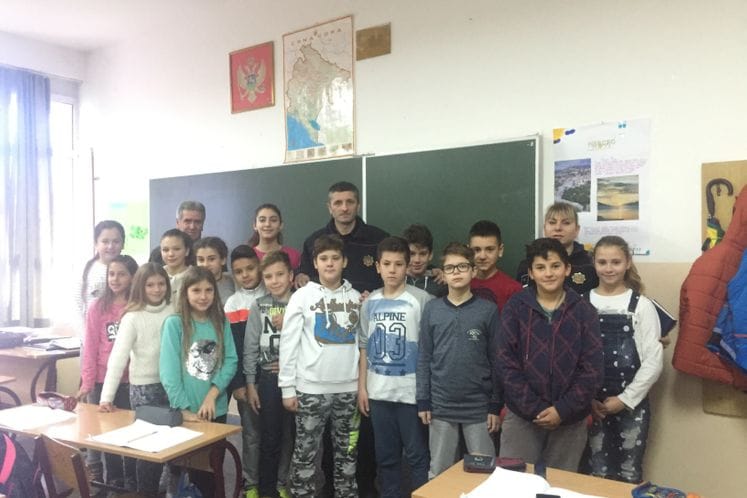 Herceg Novi: Policijski službenici sa osnovcima razgovarali o posljedicama koje mogu nastati nestručnim rukovanjem pirotehničkim sredstvima