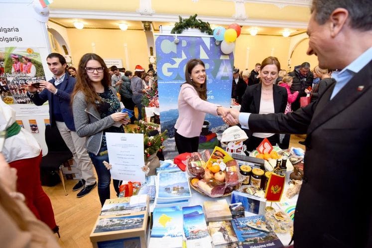 Saopštenje za medije: Ambasada Crne Gore u Republici Sloveniji - Predsjednik Slovenije na štandu Crne Gore