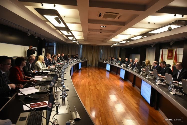 Vlada Crne Gore na početku današnje sjednice osudila jučerašnje nasilje u Parlamentu