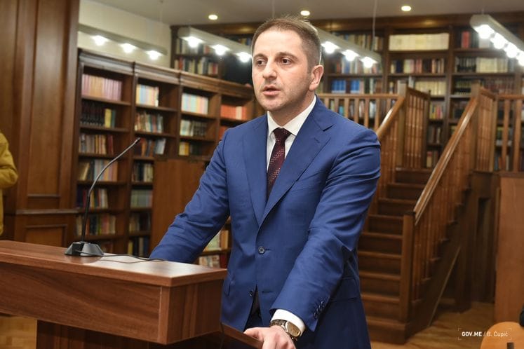 Otvorena renovirana biblioteka JU Gimnazija “Slobodan Škerović“