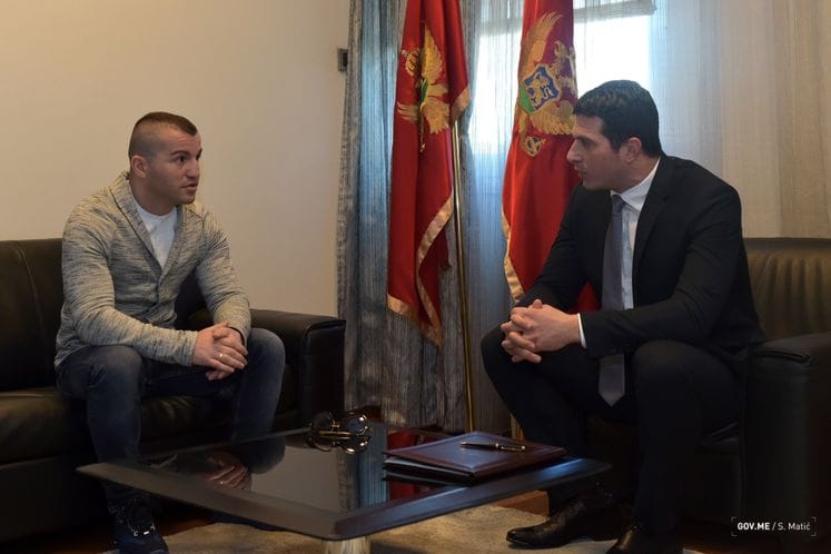 Janović nagradio Zlatičanina sa deset hiljada eura i obećao nacionalnu penziju