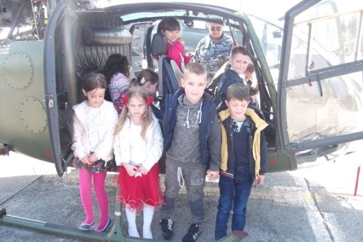 Djeca iz vrtića „Đina Vrbica“ posjetila Vazduhoplovstvo VCG