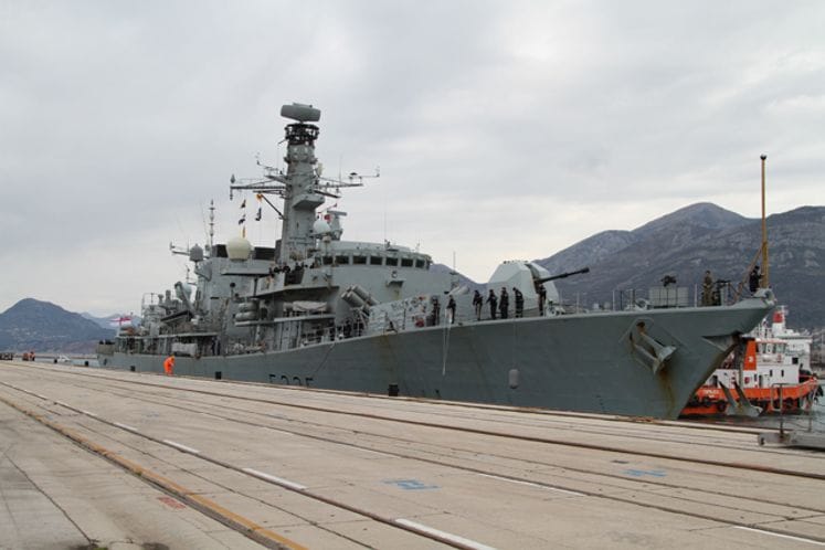 Fregata Kraljevske ratne mornarice uplovila u Luku Bar