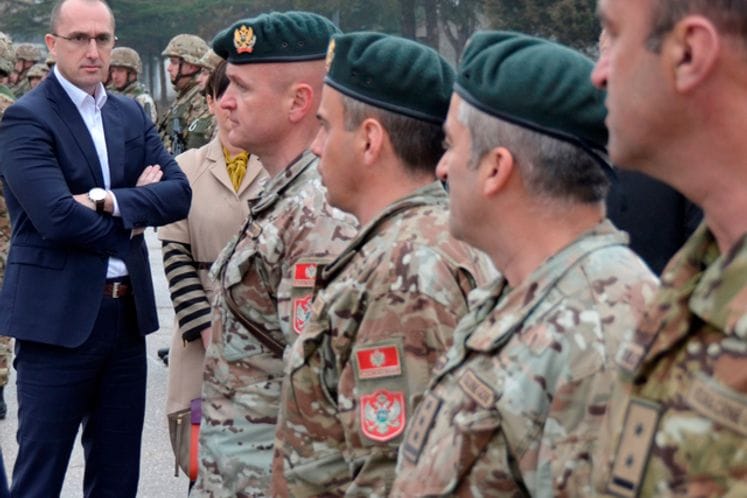 Nikšić: Volkov u posjeti pripadnicima Prve pješadijske i Skladišne čete