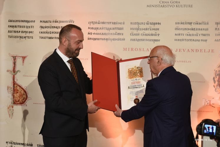 Zuvdiji Hodžiću uručeno Miroslavljevo jevanđelje