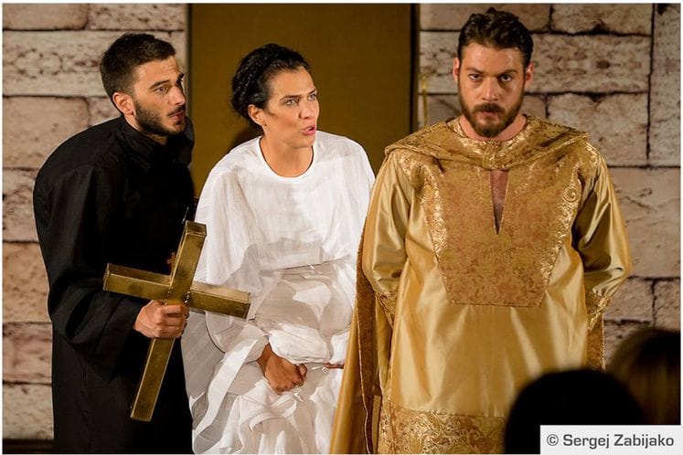 ODRŽANA PREDSTAVA JP KULTURNOG CENTRA BARA "SVETI I PROKLETI" U NOVOM SADU