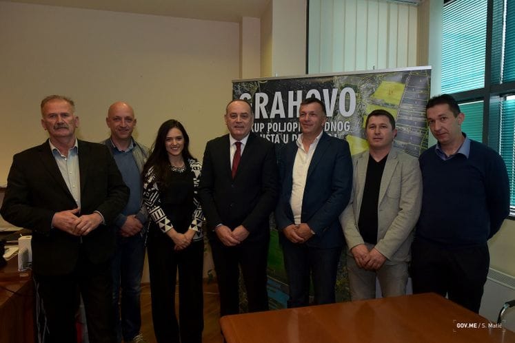 Ministar Simović potpisao ugovore o zakupu državnog zemljišta na Grahovu