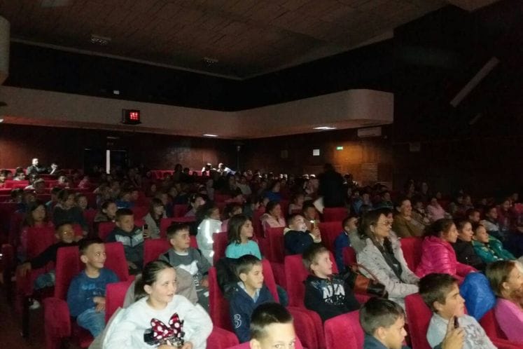 Predstava "Da sam neko ko vlada planetom" oduševila mališane u Beranama