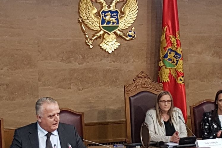 Ministar Zenka na šestom zasijedanju Ženskog parlamenta