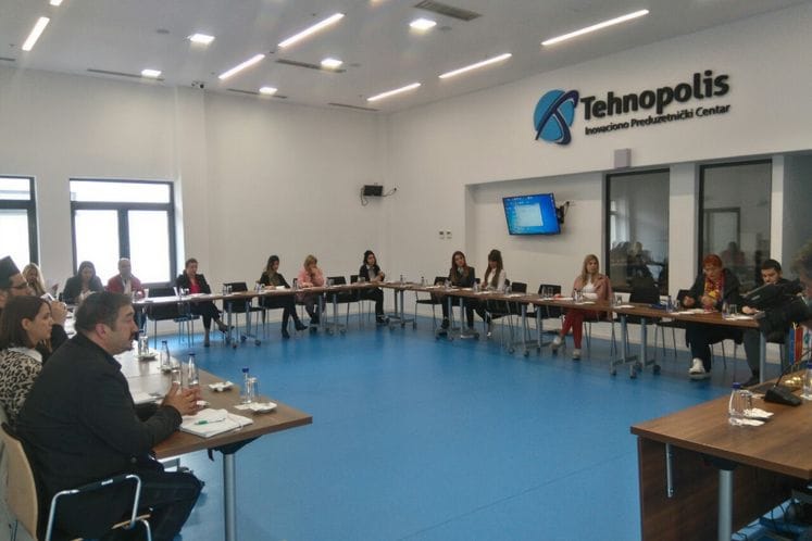 SAOPŠTENJE: U Nikšiću održan okrugli sto na temu „Predstavljanje socijalne aktivacije i novih metoda rada Zavoda za zapošljavanje i centara za socijalni rad - Primjeri dobre prakse Crnoj Gori i zemljama EU”