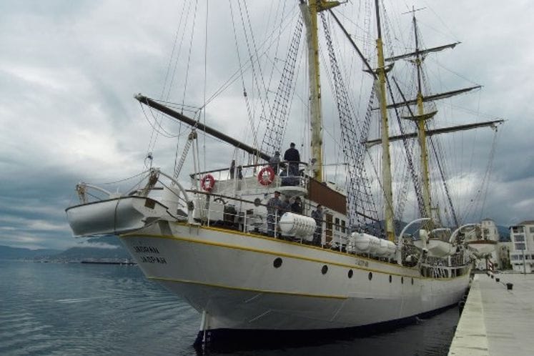 Na školski brod Jadran ukrcala se druga grupa Srednje pomorske škole u Kotoru