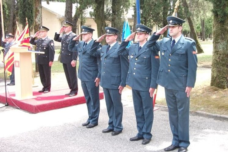 Oficiri Armije R. Makedonije uspješno završili letačku obuku u Golubovcima