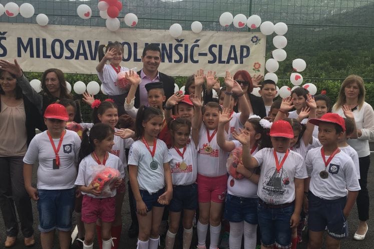 Ministar sporta Nikola Janović otvorio novoizgrađeni školski sportski poligon u OŠ „Milosav Koljenšić“ na Slapu kod Danilovgrada : Projekat za primjer drugima