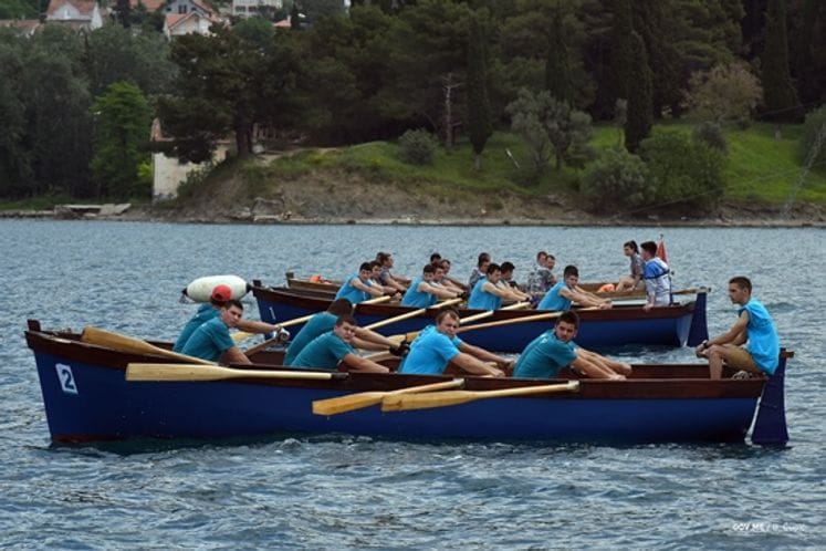 Tim Srednje pomorske škole iz Kotora pobjednik veslačke regate u Tivtu