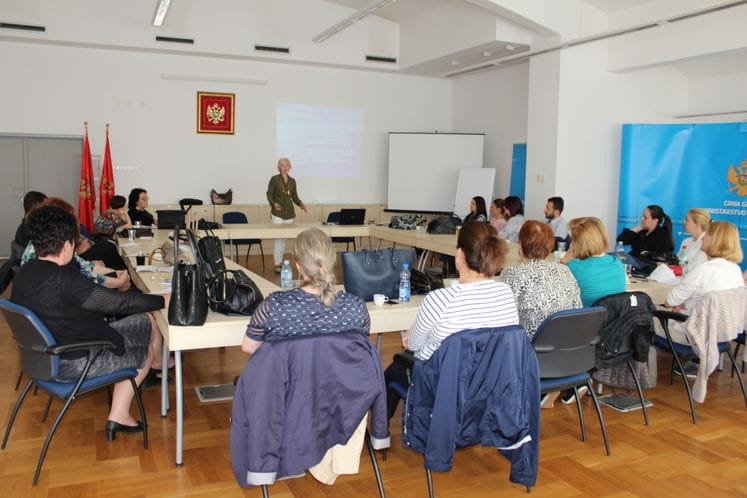 Održana obuka na temu karakteristika i preporuka za rad sa djecom sa smetnjama vida