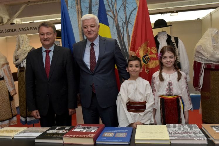 PM Marković pays visit to Podgorica International Book Fair