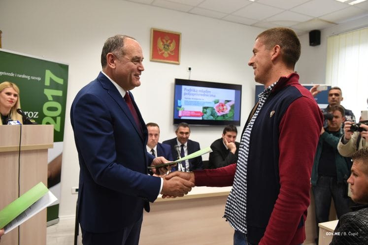 Dodijeljena rješenja o podršci za 44 mlada poljoprivrednika iz svih krajeva Crne Gore