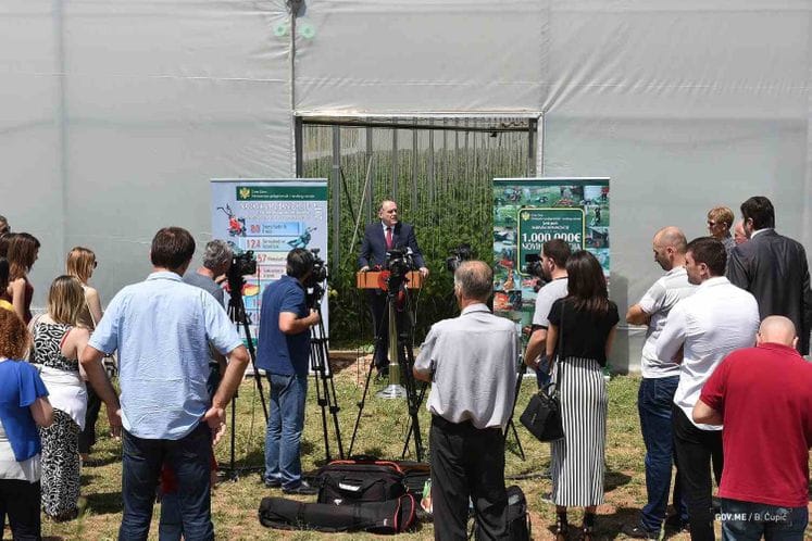 Simović u Tuzima: Investirano novih milion eura u sektoru poljoprivrede