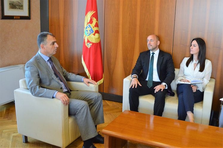 SAOPŠTENJE: Ministar Hrapović primio u oproštajnu posjetu šefa predstavništva UNICEF- a u Crnoj Gori Bendžamina Perksa