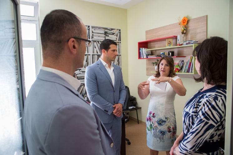 Ministar sporta Nikola Janović u posjeti korisnicima Centra za prava djeteta: Nijeste sami!