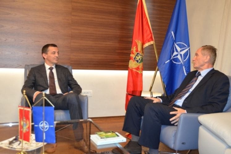 Ministar Bošković sa ambasadorom Bingulcem: Razvijati odnose Crne Gore i Srbije na svim nivoima