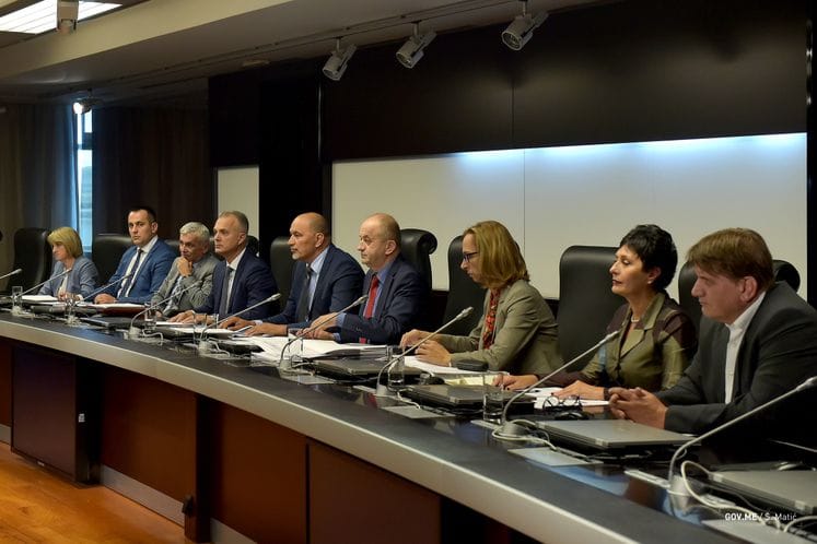 Premijer i direktori PU, UC i UIP: Ohrabrujući rezultati povećane poreske discipline, odudaraju pojedine opštine u kojima će biti pokrenute procedure naplate