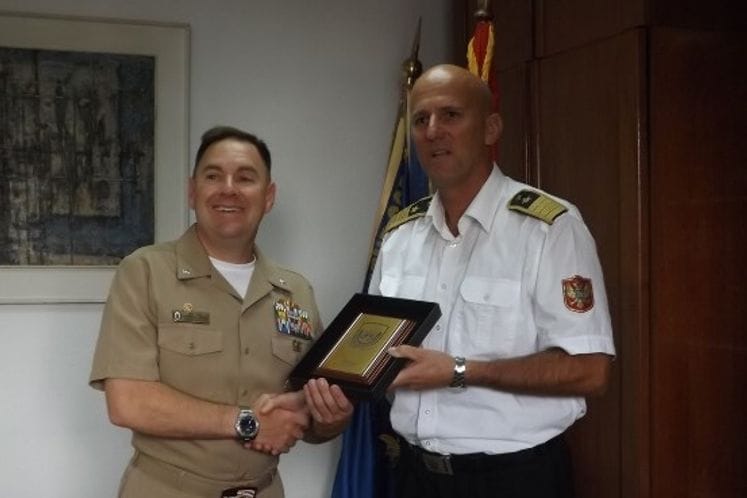 Komandant MVCG, kbb Darko Vuković, primio u posjetu komandanta američkog broda “Porter”, kf Džona Tobina