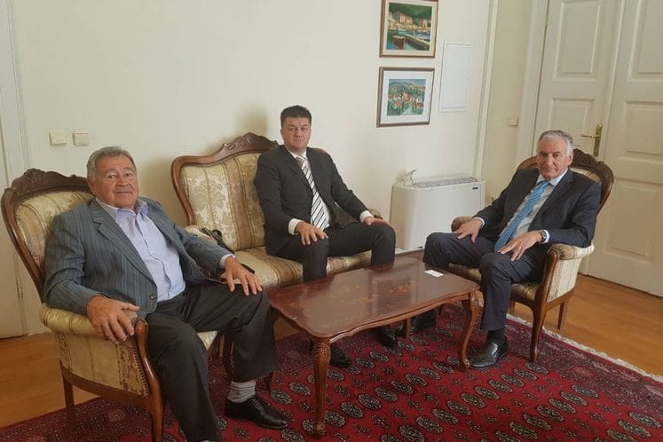 DIREKTOR UPRAVE ZA DIJASPORU NA SASTANKU SA ŽUPANOM DUBROVAČKO-NERETVANSKE ŽUPANIJE NIKOLOM DOBROSLAVIĆEM I PREDSJEDNIKOM DRUŠTVA CRNOGORSKO-HRVATSKOG PRIJATELJSTVA RATKOM JOVOVIĆEM