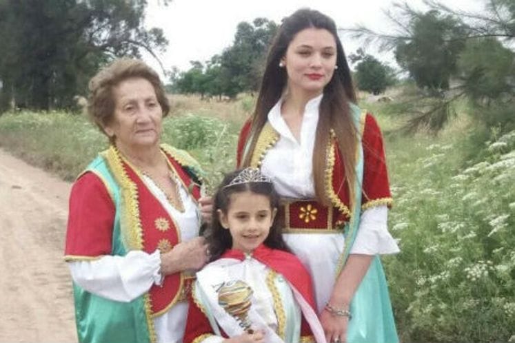 SEDMOGODIŠNJA DJEVOJČICA MALA KRALJICA NACIONALNIH ZAJEDNICA ĆAKA, ARGENTINA