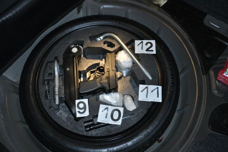 Budva: Pronađeno i oduzeto oko pola kilograma kokaina i pištolj u ilegalnom posjedu; osumnjičeni lišen slobode