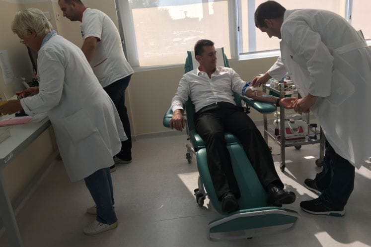 Oko 300 službenika MUP-a i Uprave policije danas dobrovoljno dalo krv