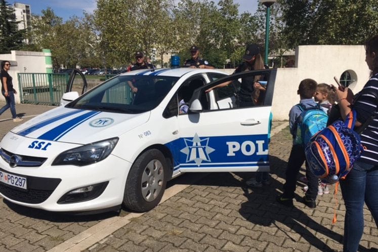 Policijski službenici u OŠ „Štampar Makarije“ održali „Prvi čas bezbjednosti saobraćaja" i predavanje o prevenciji maloljetničke delikvencije, vršnjačkog nasilja i zloupotrebe opojnih droga
