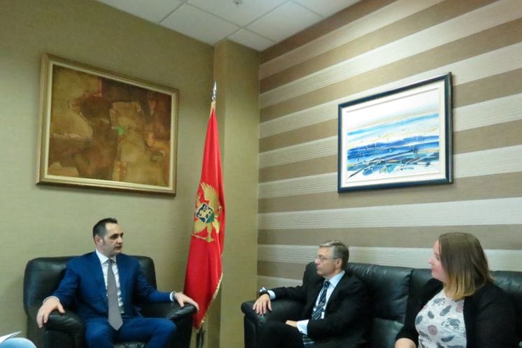 Saopštenje: Ministar Radulović sastao se sa ambasadorom Finske Pertijem Ikonenom