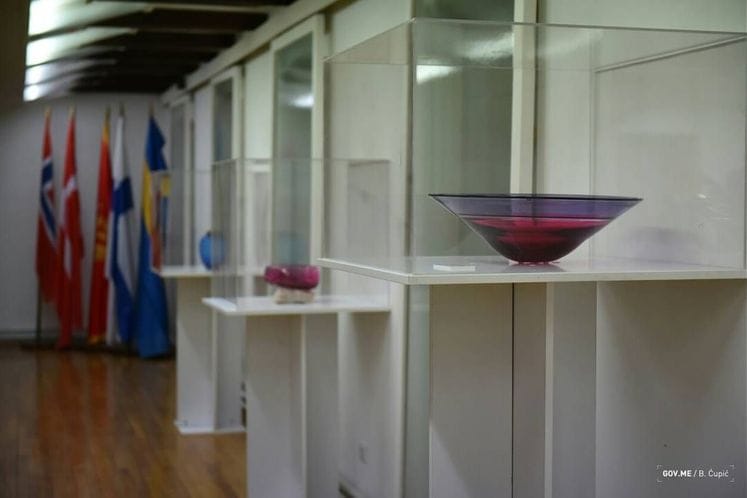 U Biljardi otvorena izložba «Dodir stakla»