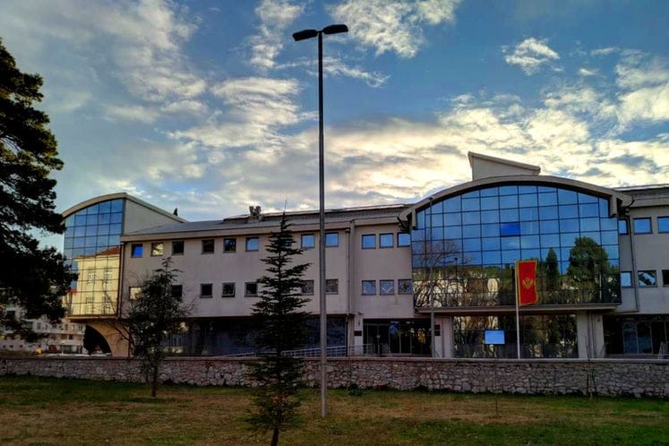 JAVNI POZIV NVO za predlaganje predstavnikaza članove komisija za raspodjelu sredstava za finansiranje projekata i programa NVO u 2018. godini u oblasti institucionalnog i vaninstitucionalnog obrazovanja