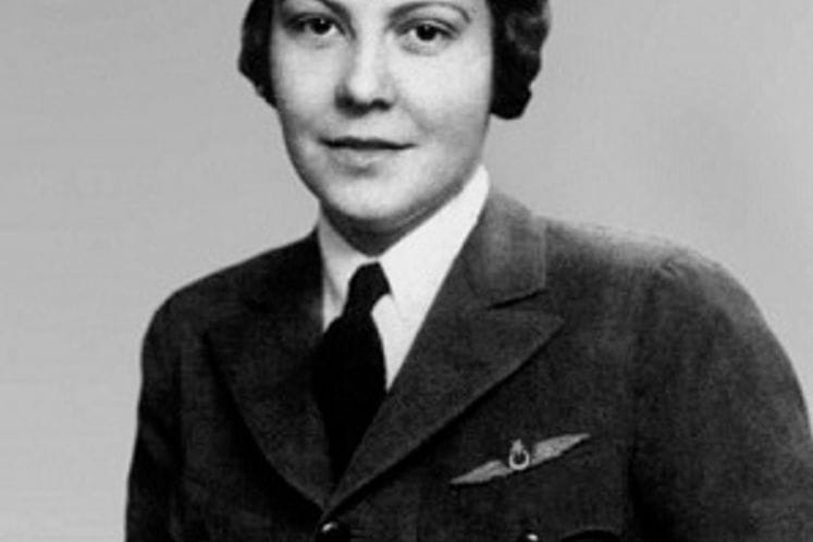 PRVA ŽENA - BORBENI PILOT IZ CRNE GORE SABIHA GOKČEN - ĆOROVIĆ