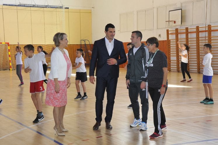Nastavak odgovorne politike Ministarstva sporta u oblasti sportske infrastrukture: Rekonstruisana fiskulturna sala JU OŠ ,,Radojica Perović“ u Podgorici