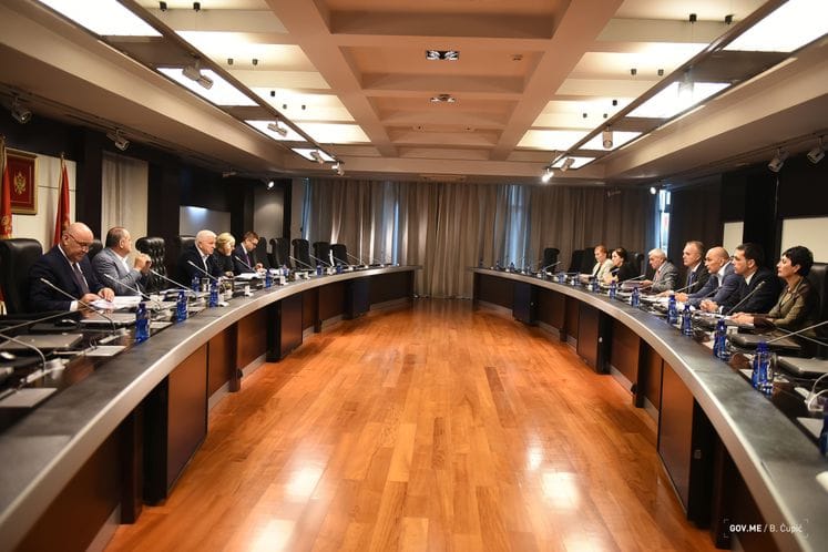 Premijer Marković na redovnom sastanku sa rukovodiocima PU, UC i UIP: punjenje budžeta stabilno, poslato upozorenje lokalnim samoupravama