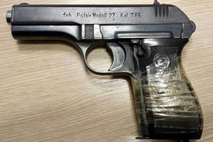 Podgorica: Policija lišila slobode lice kod kojeg je pronašla pištolj sa metkom u cijevi