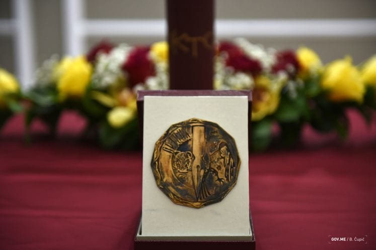 POZIV ZA DOSTAVLJANJE PRIJEDLOGA ZA DOBITNIKE DRŽAVNE NAGRADE „OKTOIH“ U 2018. GODINI