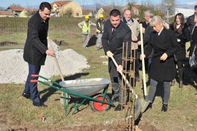 POLOŽEN KAMEN TEMELJAC ZA IZGRADNJU DNEVNOG BORAVKA ZA DJECU SA SMETNJAMA I TEŠKOĆAMA U RAZVOJU I ODRASLA LICA SA INVALIDITETOM U OPŠTINI GOLUBOVCI