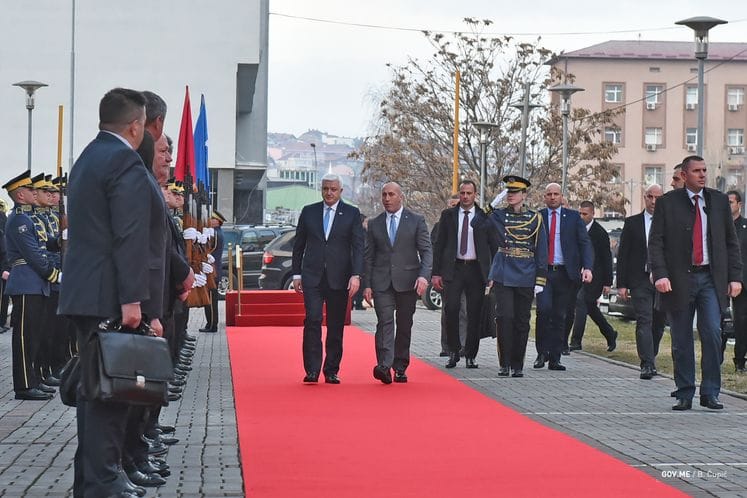 Predsjednik Vlade Duško Marković stigao u Prištinu u zvaničnu posjetu Republici Kosovo